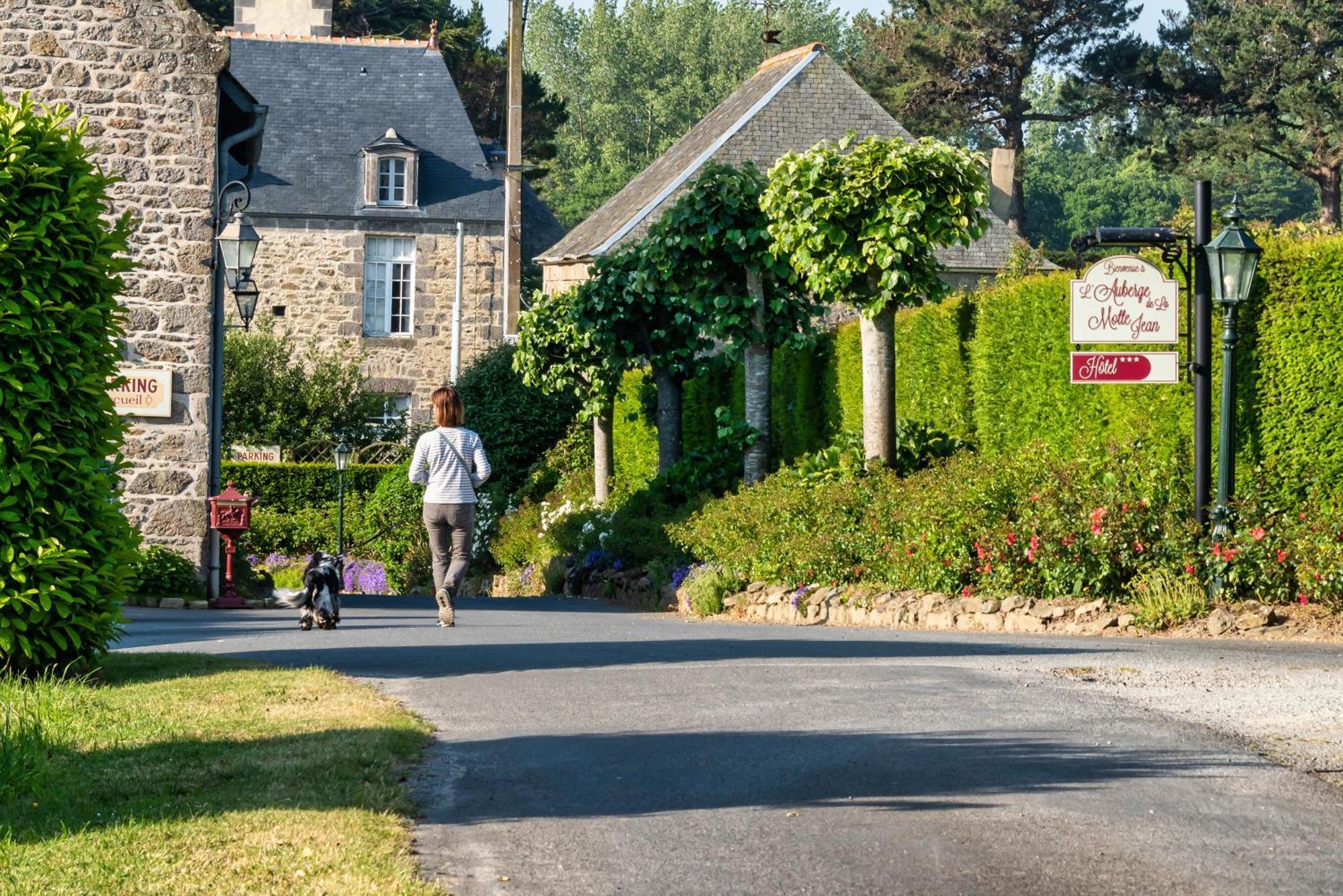 Hostellerie De La Motte Jean Saint-Coulomb Exterior photo